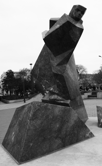 Sztehl� G�bor szobra